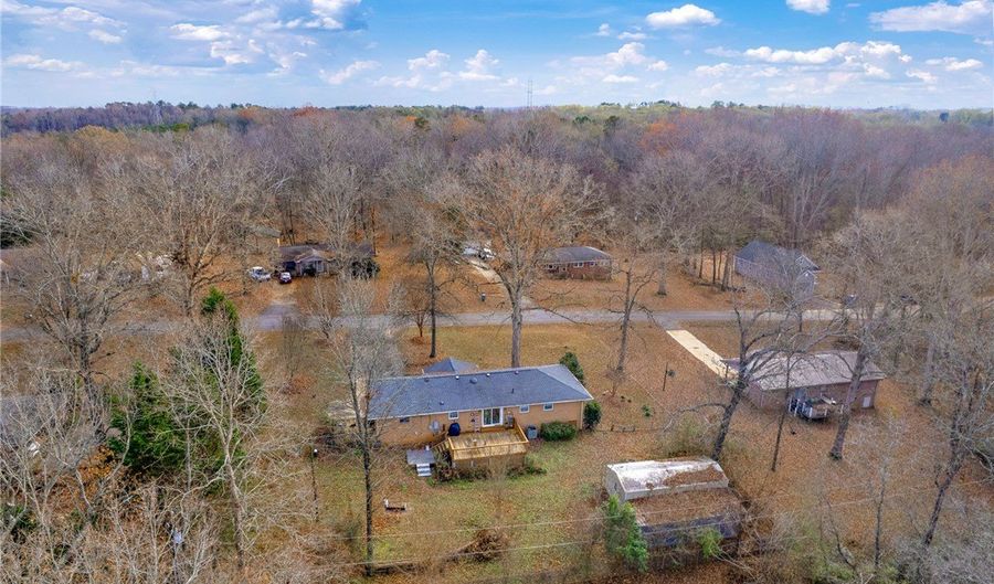 231 Cloverhill Dr, Anderson, SC 29624 - 3 Beds, 2 Bath