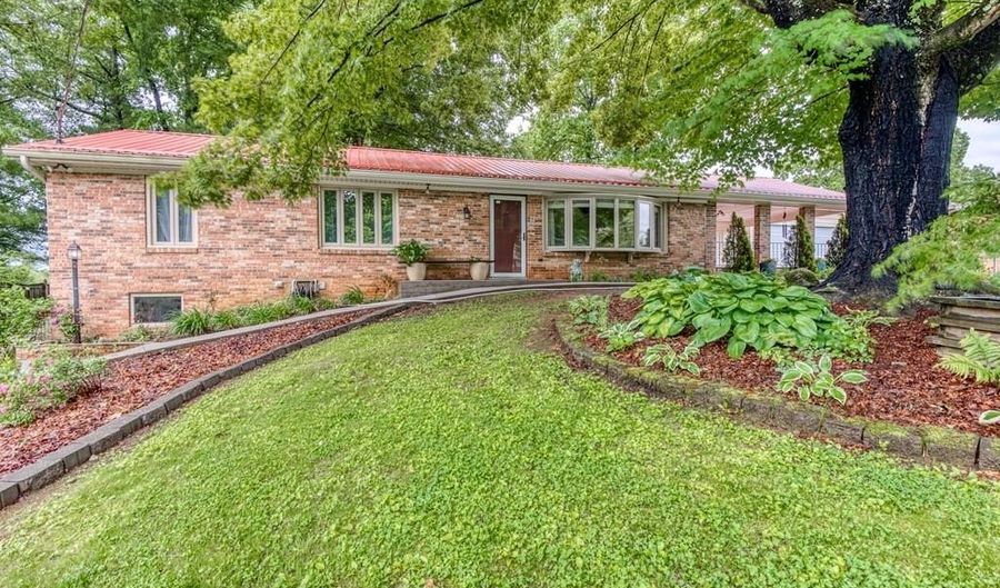 16239 Mary St, Abingdon, VA 24210 - 3 Beds, 2 Bath