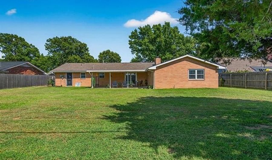 1031 SE Greystone Ave, Bartlesville, OK 74006 - 4 Beds, 3 Bath