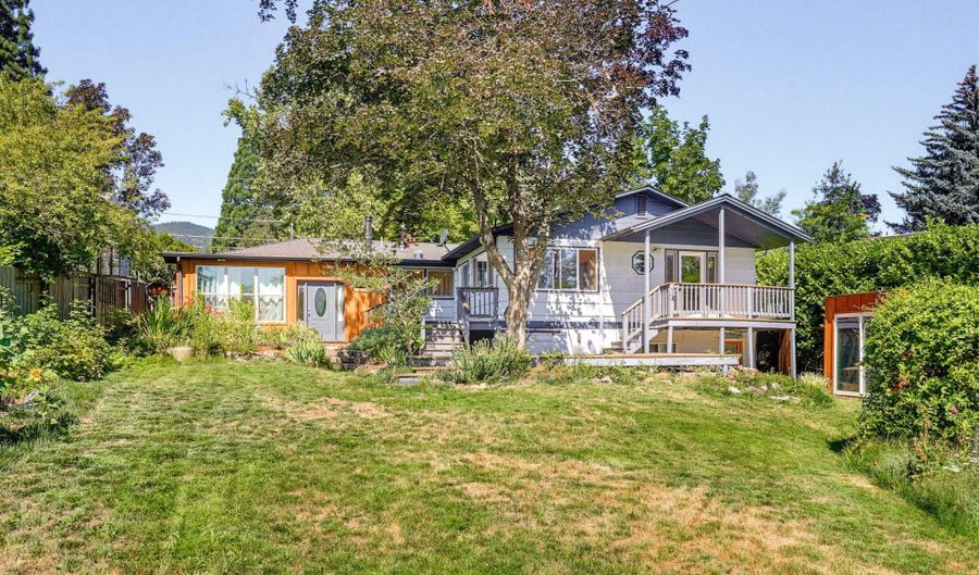 840 Harmony Ln, Ashland, OR 97520 - 3 Beds, 3 Bath