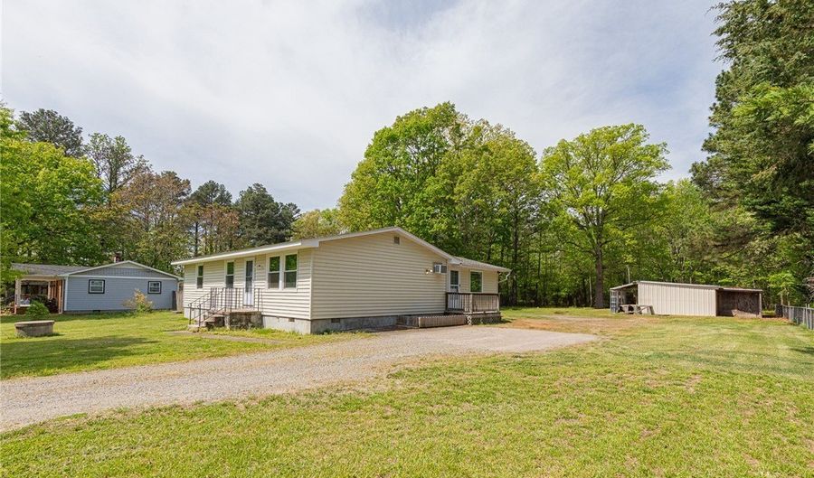 12161 Ashland Heights Rd, Ashland, VA 23005 - 3 Beds, 1 Bath