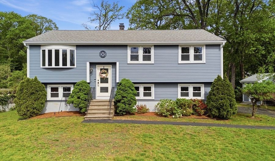 6 Valerie Ave, Billerica, MA 01821 - 4 Beds, 2 Bath
