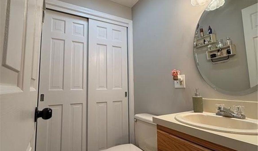 25 Niblick Cir, Coventry, RI 02816 - 2 Beds, 2 Bath