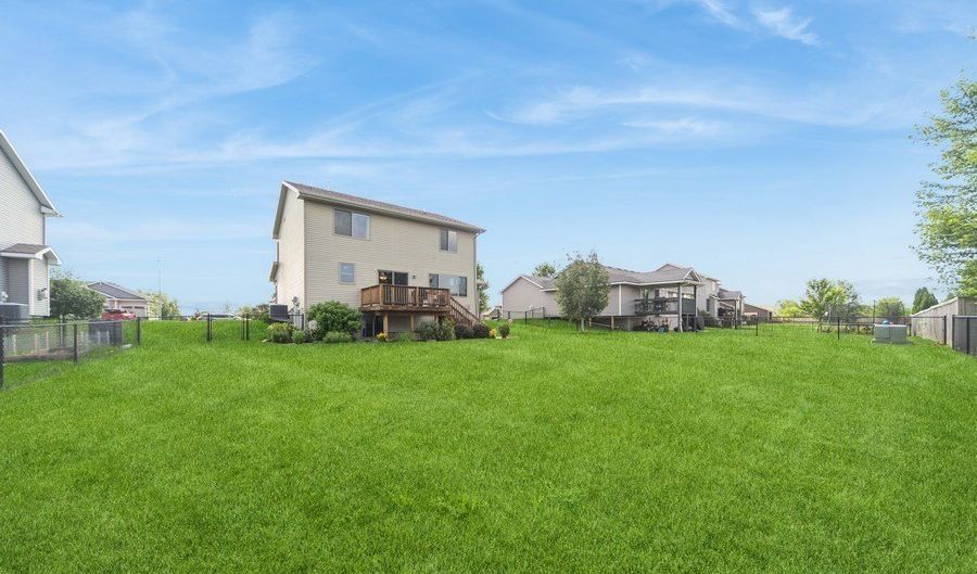 1612 NW Boulder Ridge Ln, Ankeny, IA 50023 - 4 Beds, 3 Bath