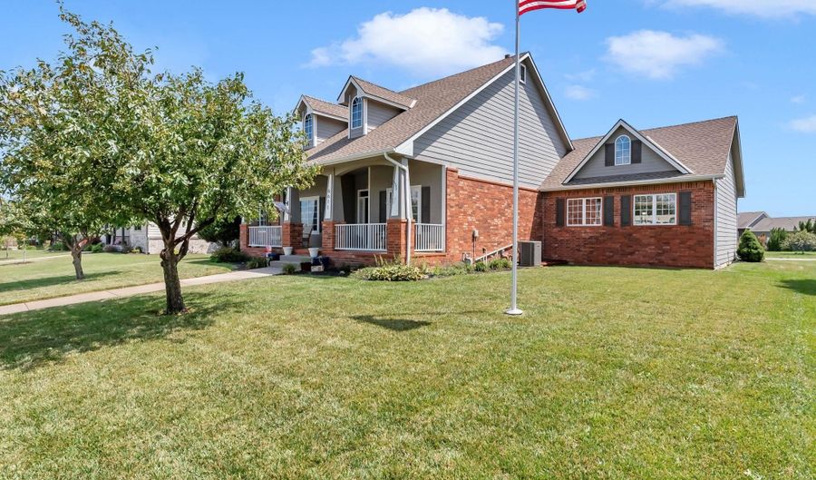 6611 E Central Park Ave, Bel Aire, KS 67226 - 5 Beds, 3 Bath