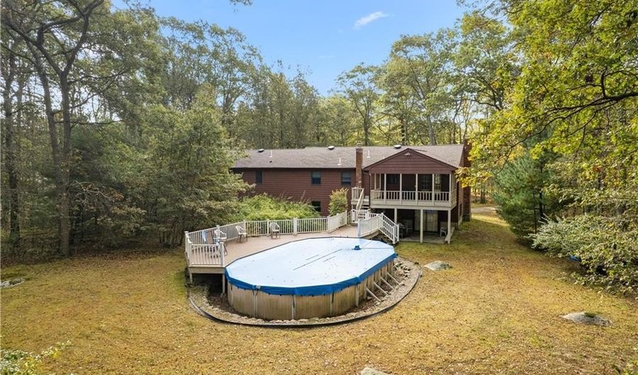 886 Weaver Hill Rd, Coventry, RI 02816 - 4 Beds, 3 Bath
