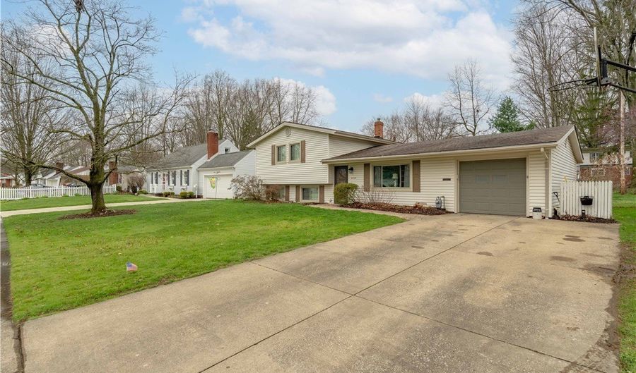 2435 Eastern Ave, Alliance, OH 44601 - 3 Beds, 2 Bath