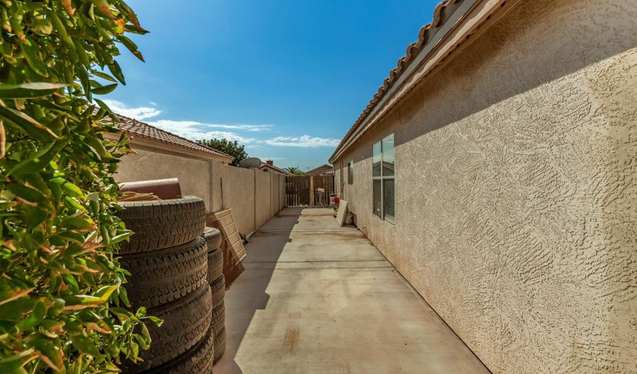 11836 W ROANOKE Ave, Avondale, AZ 85392 - 3 Beds, 2 Bath