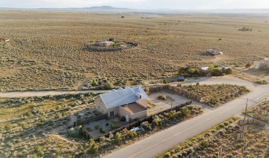 2 Mesa Sea Rd, Arroyo Hondo, NM 87513 - 2 Beds, 2 Bath