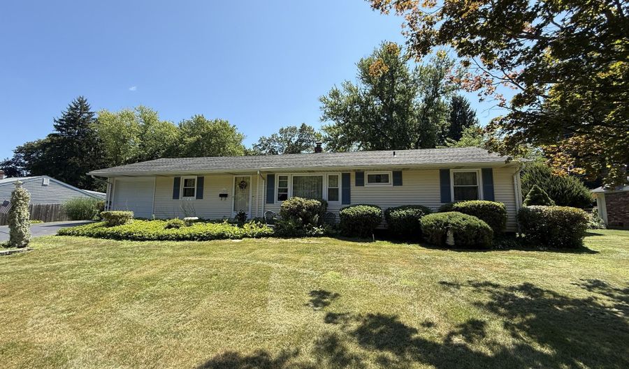 125 Curve Hill Rd, Cheshire, CT 06410 - 3 Beds, 2 Bath