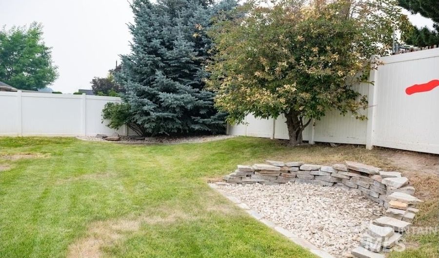 1030 Oakwood St, Burley, ID 83318 - 3 Beds, 2 Bath