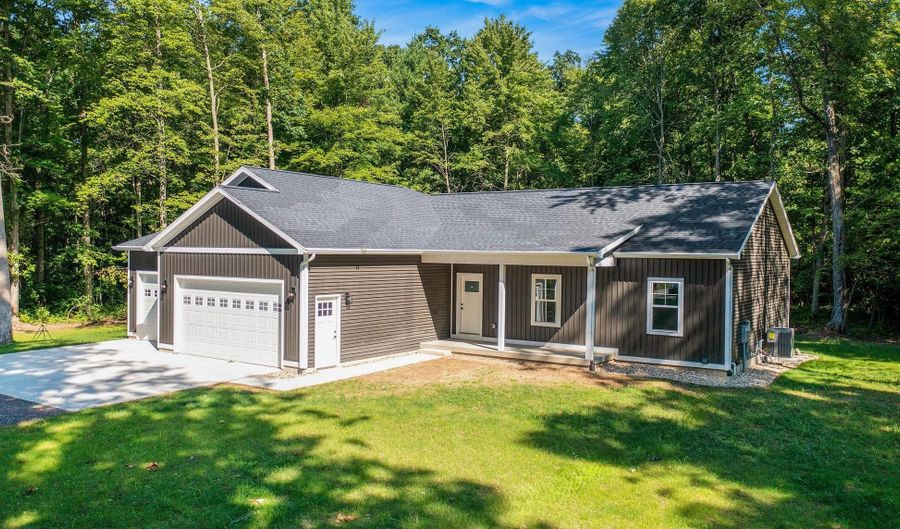 3995 112th Ave, Allegan, MI 49010 - 6 Beds, 4 Bath