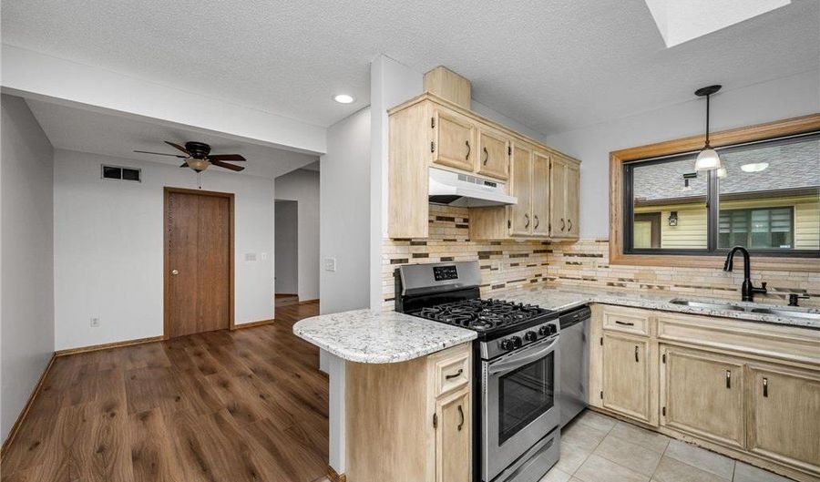 8654 134th St W, Apple Valley, MN 55124 - 2 Beds, 1 Bath