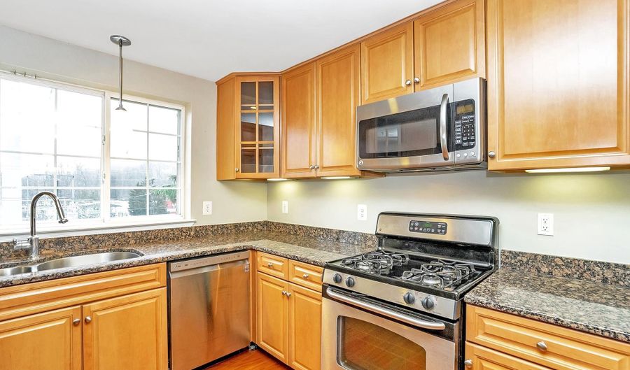 4079 S FOUR MILE RUN Dr 402, Arlington, VA 22204 - 2 Beds, 2 Bath