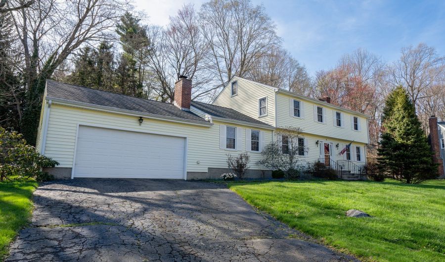 10 Corbin Cir, Branford, CT 06405 - 5 Beds, 4 Bath