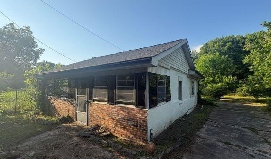 718 Gary St, Anderson, SC 29624 - 2 Beds, 1 Bath
