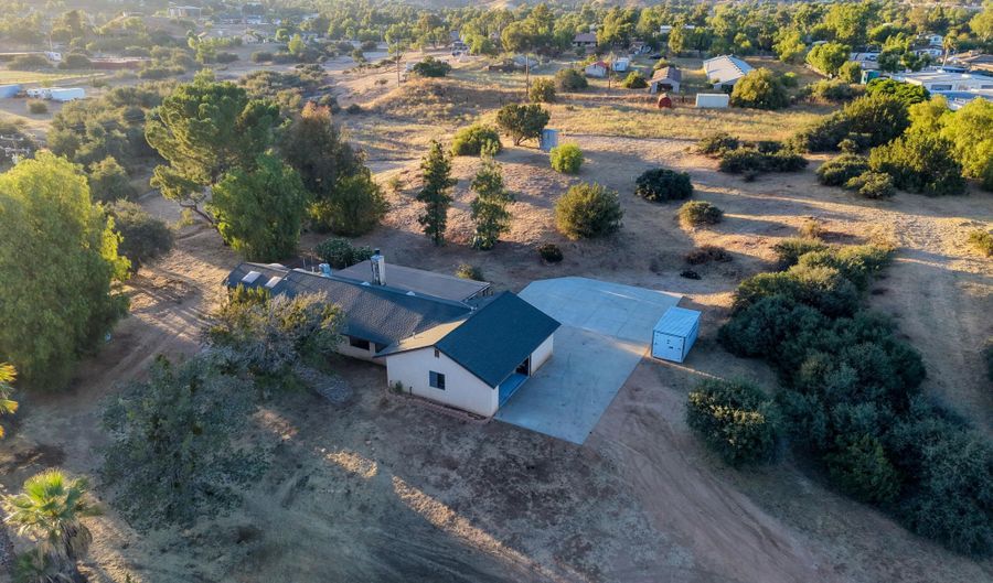 33201 Barber Rd, Agua Dulce, CA 91390 - 3 Beds, 2 Bath