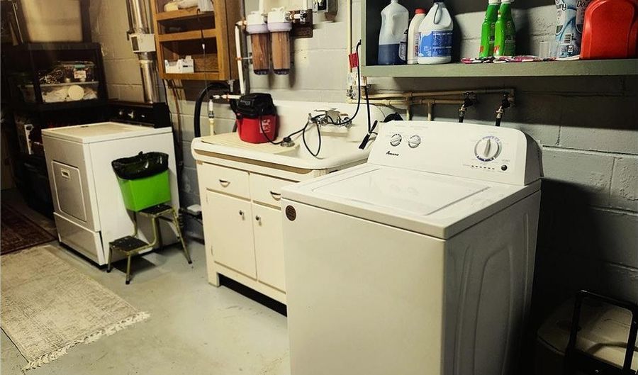 1405 Bryant St, Alexandria, MN 56308 - 2 Beds, 2 Bath