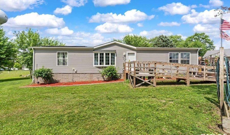 524 6TH St, Andover, IL 61233 - 3 Beds, 2 Bath