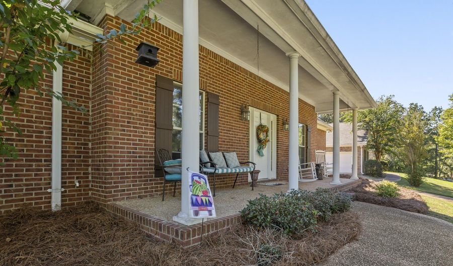 408 Castlewoods Blvd, Brandon, MS 39047 - 3 Beds, 2 Bath