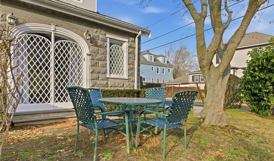 98 Kay Street Carraige House, Newport, RI 02840 - 1 Beds, 1 Bath