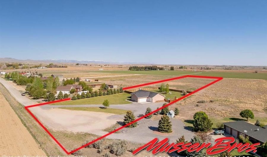 31 Iron Creek Dr, Cody, WY 82414 - 5 Beds, 3 Bath