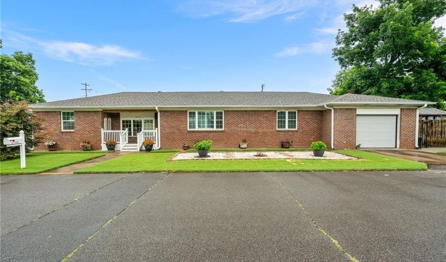 624 Locke St, Alma, AR 72921 - 3 Beds, 3 Bath