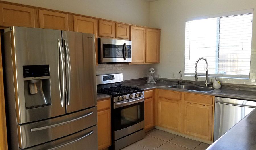 646 E EL MONTE Pl, Chandler, AZ 85225 - 3 Beds, 3 Bath