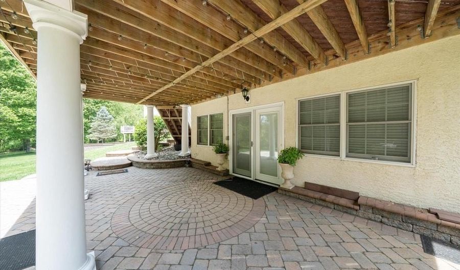 17 WATERTON Dr, Bear, DE 19701 - 5 Beds, 5 Bath