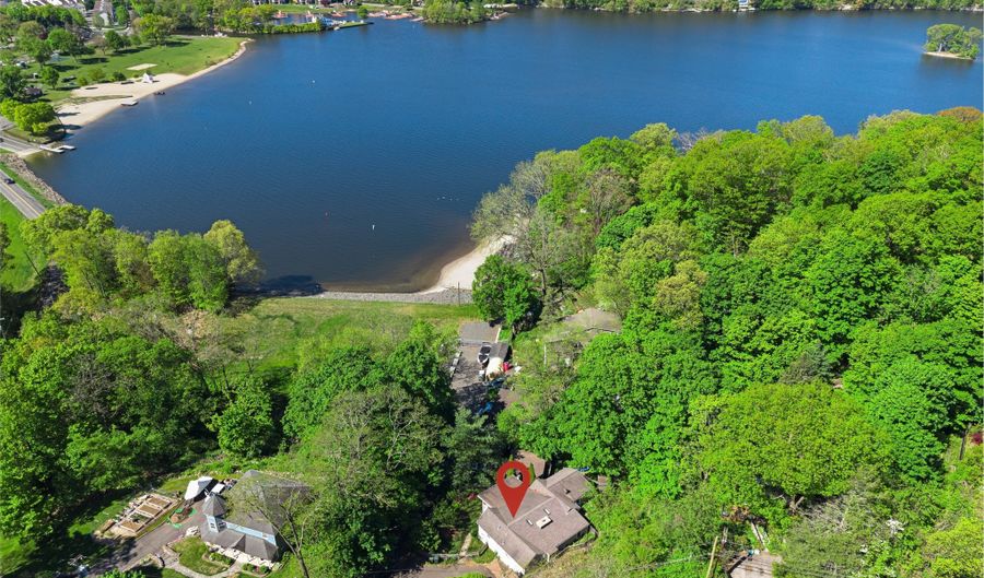 1 Boat Rd, Danbury, CT 06811 - 4 Beds, 3 Bath