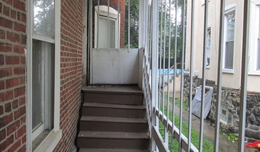 818 WYNNEWOOD Rd 3, Philadelphia, PA 19151 - 2 Beds, 1 Bath