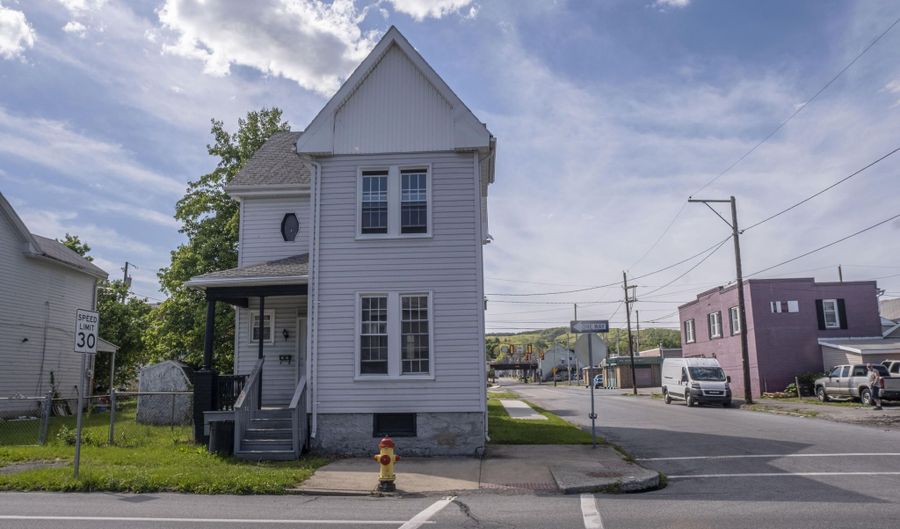 2400 7th Ave, Altoona, PA 16602 - 2 Beds, 2 Bath