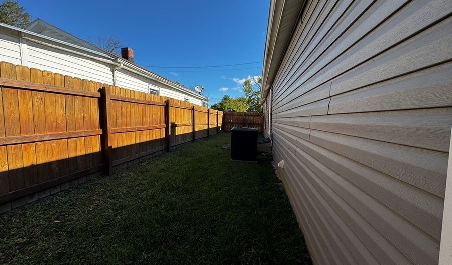 211 SW Butt St, Abingdon, VA 24210 - 2 Beds, 1 Bath