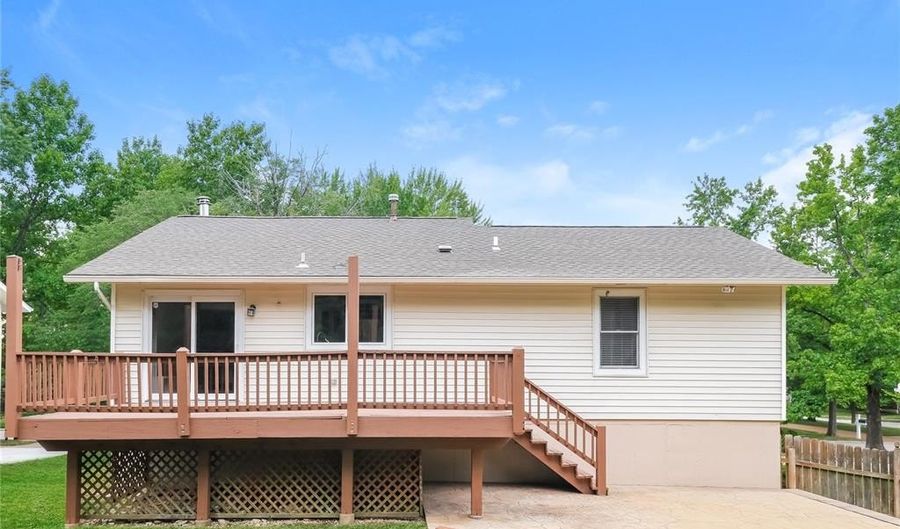808 Timberfield Dr, Ballwin, MO 63021 - 4 Beds, 3 Bath