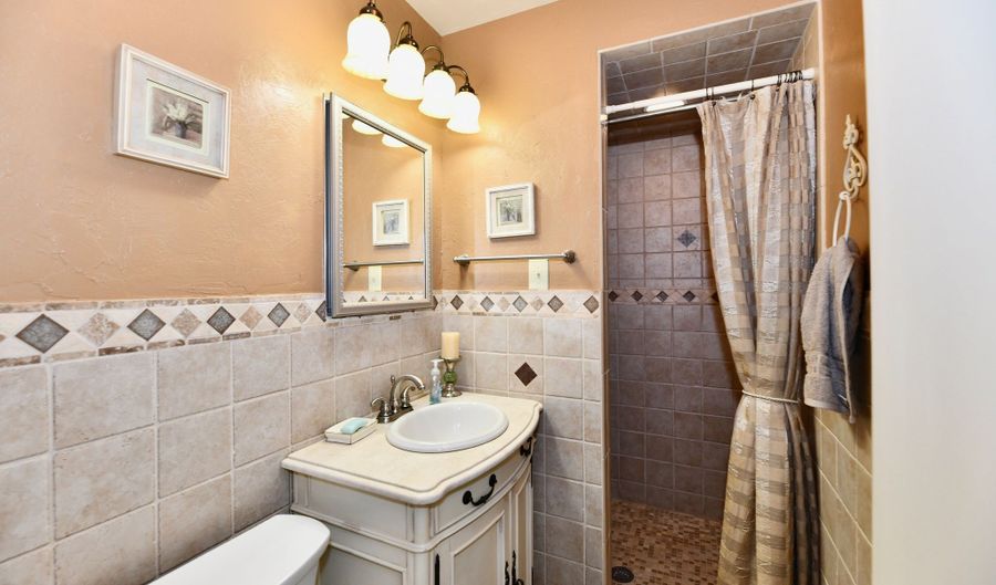 1910 Ivy Dr, Anderson, IN 46011 - 5 Beds, 3 Bath