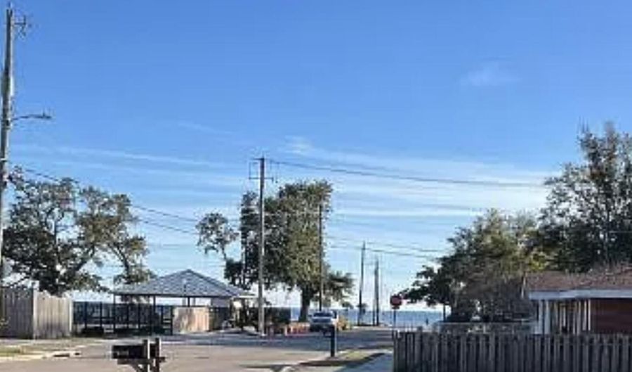 135 Pine Grove Ave, Biloxi, MS 39531 - 3 Beds, 2 Bath