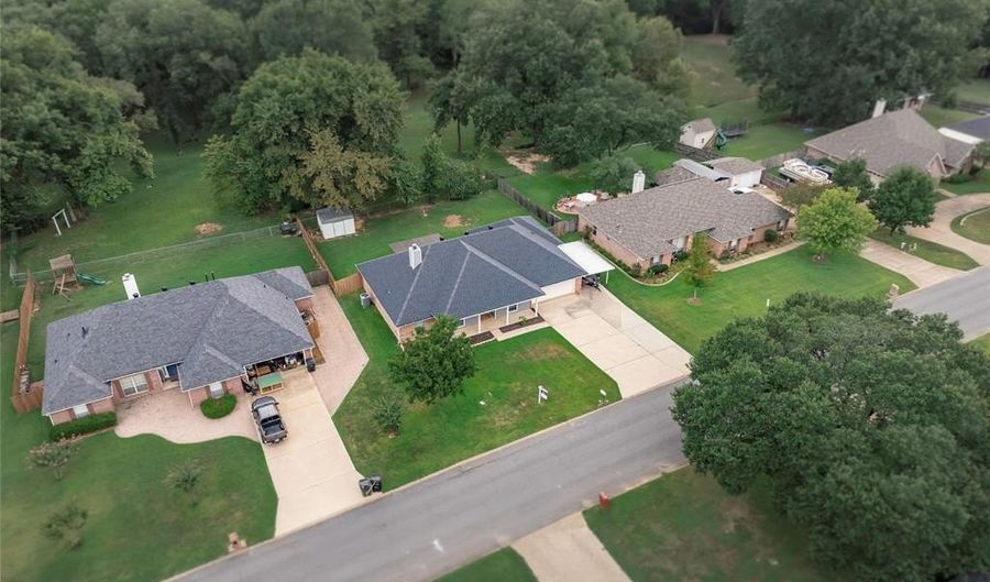 222 Country Club Dr, Benton, LA 71006 - 4 Beds, 2 Bath