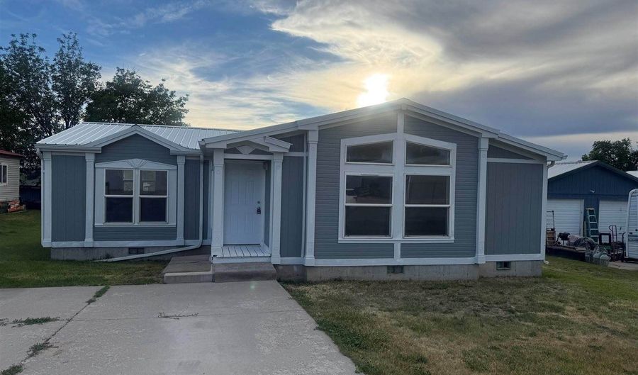 420 Johnson St, American Falls, ID 83211 - 3 Beds, 2 Bath
