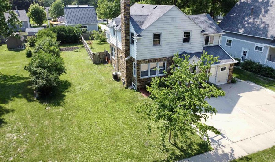 716 S Jones St, Algona, IA 50511 - 4 Beds, 3 Bath