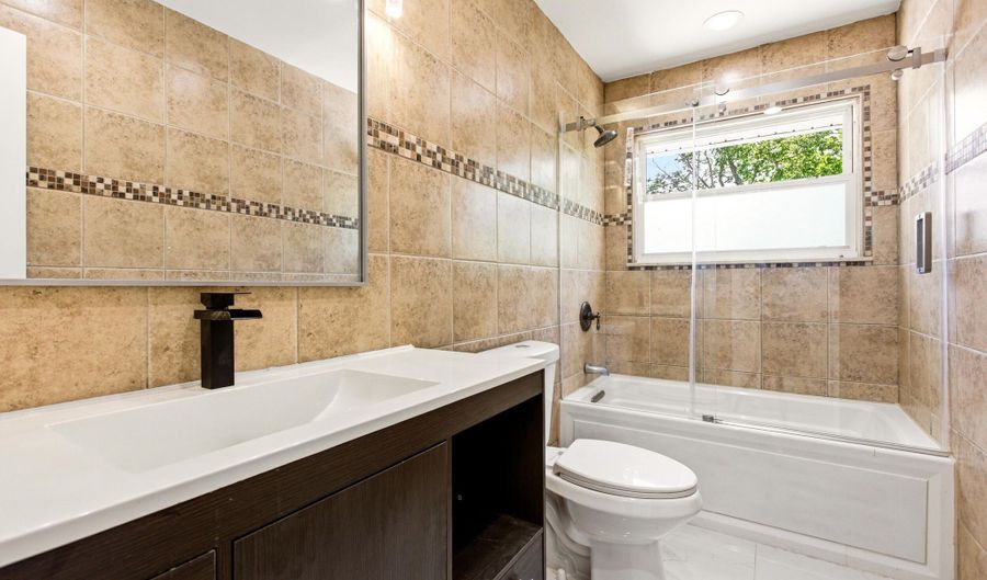 4 Silversmith Ct, Barnegat, NJ 08005 - 5 Beds, 2 Bath