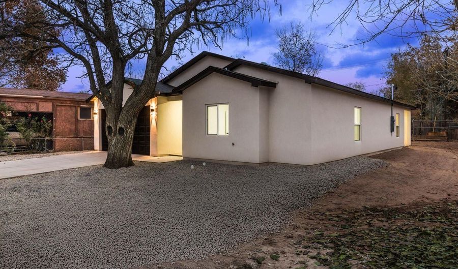 380 Deluvina Pl SW, Albuquerque, NM 87105 - 3 Beds, 2 Bath