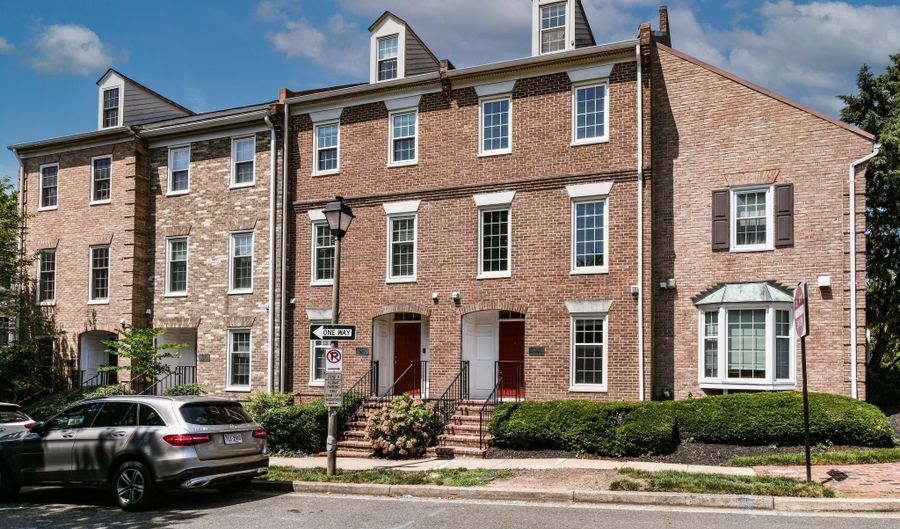 1186 N UTAH St, Arlington, VA 22201 - 4 Beds, 4 Bath