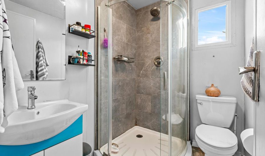 15-1858 6TH Ave, Keaau, HI 96749 - 6 Beds, 5 Bath