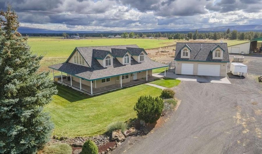 24585 Dodds Rd, Bend, OR 97701 - 3 Beds, 3 Bath