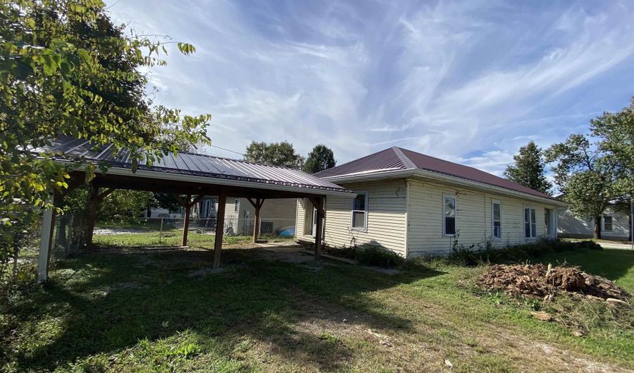 702 W St, Bedford, IN 47421 - 2 Beds, 1 Bath