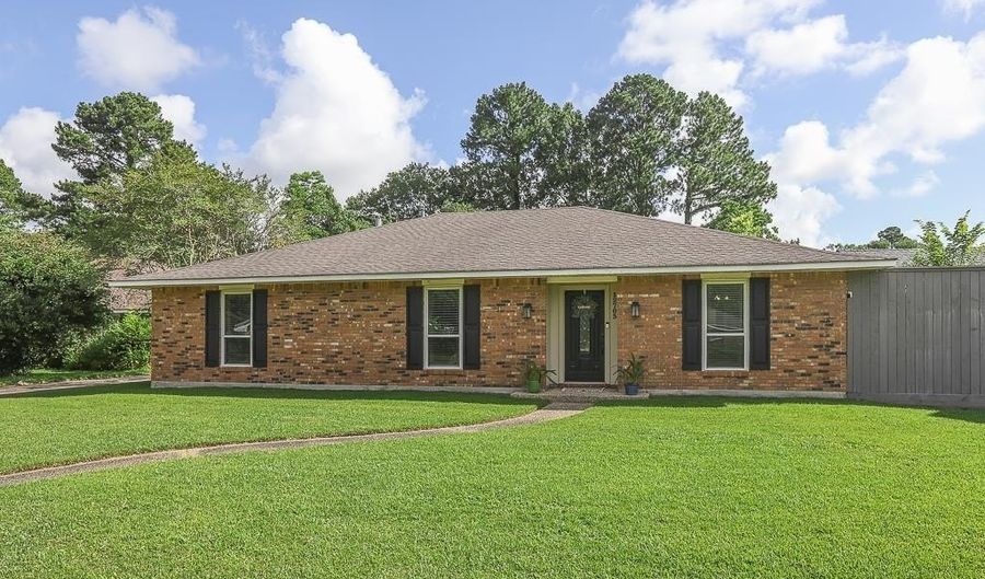 12703 Country Ridge Ave, Baton Rouge, LA 70816 - 3 Beds, 2 Bath