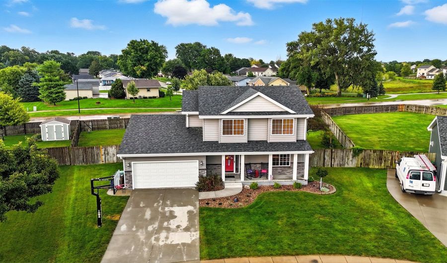 1333 2nd Ave SW, Altoona, IA 50009 - 3 Beds, 4 Bath