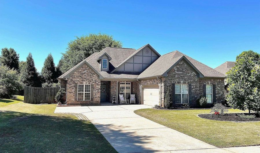 137 TANGLEWOOD Dr, Alabaster, AL 35007 - 4 Beds, 2 Bath