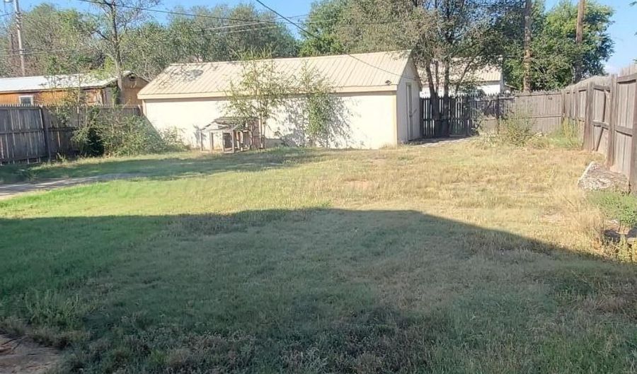 400 S FAIRMONT St, Amarillo, TX 79106 - 3 Beds, 2 Bath