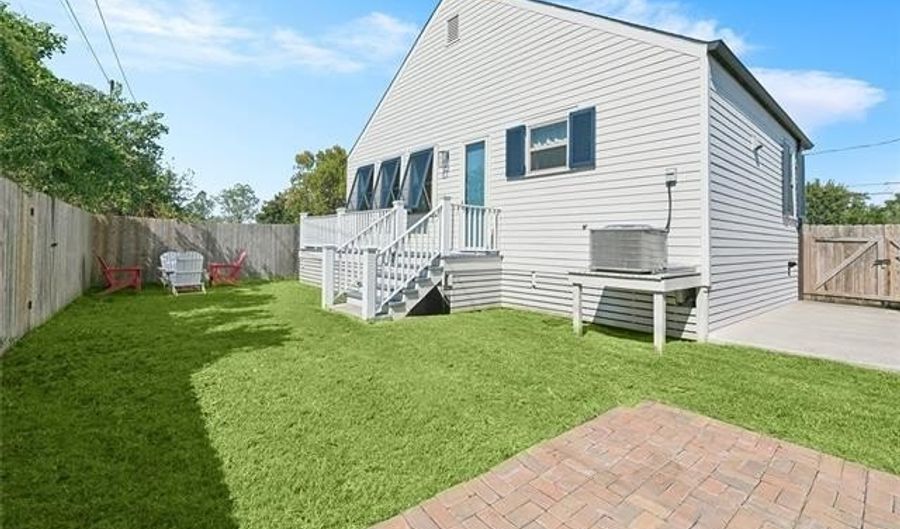 7216 CLAIBORNE Ct, Arabi, LA 70032 - 3 Beds, 2 Bath